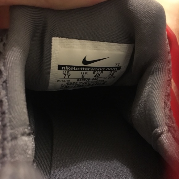 NEW NIKE PRESTO Size 7 - Picture 5 of 6